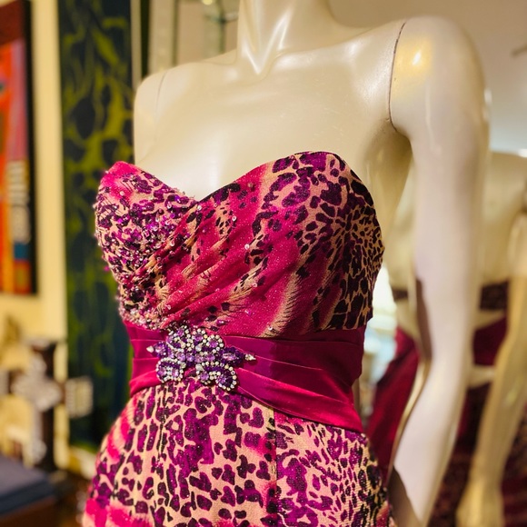 Tony Bowls Dresses & Skirts - PARIS Tony Bowls Animal Print Dress